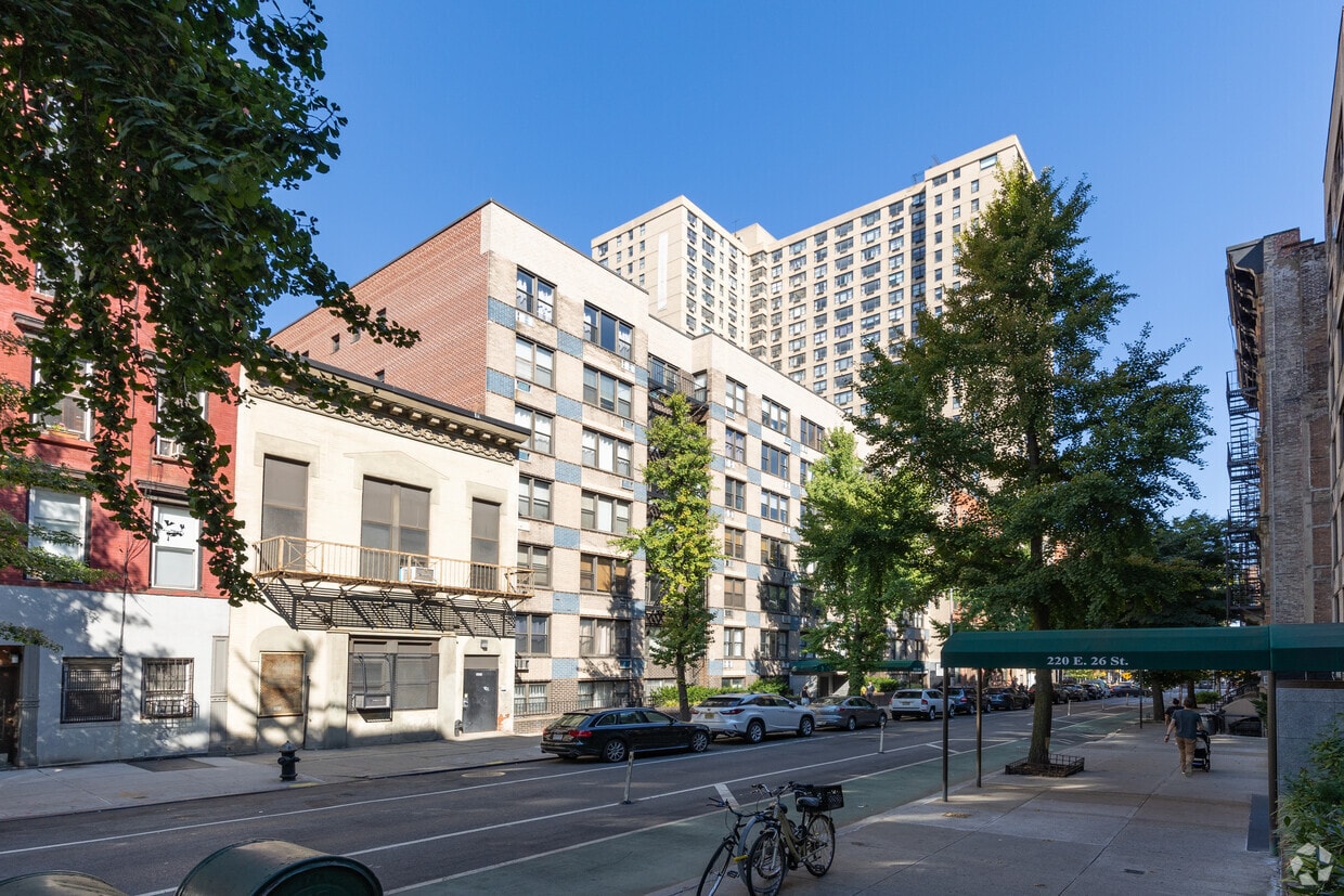 Primary Photo - 225 E 26th St