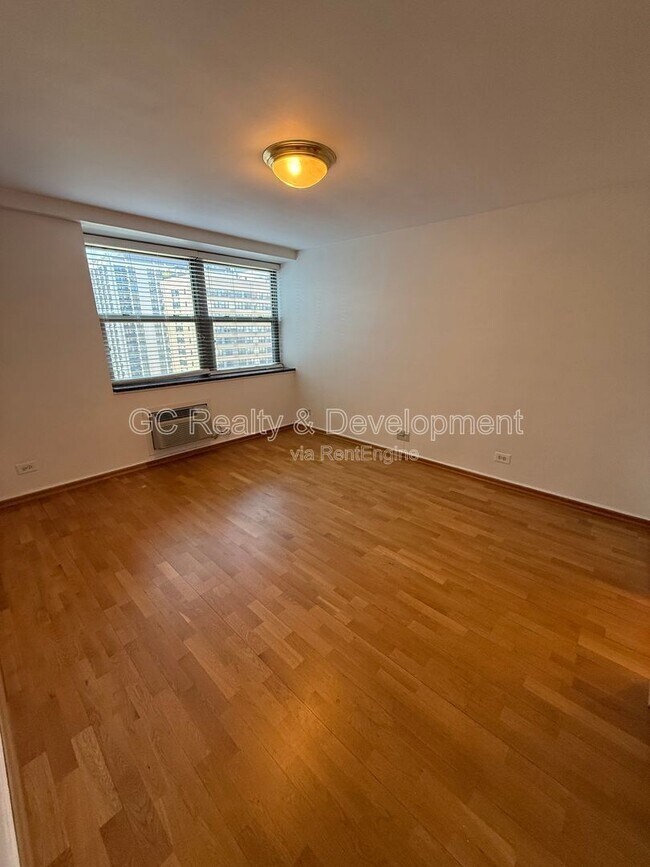 Foto del edificio - 253 E Delaware Pl