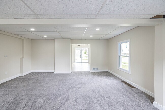 Foto del edificio - Remodeled  3 Bdrm Wesleyville Home w Workm...
