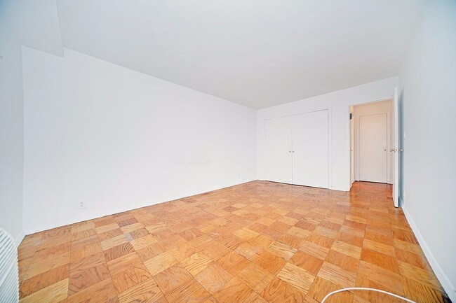 Building Photo - 408 W 49th St