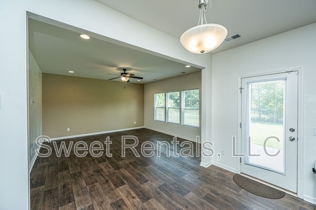 Building Photo - 105 Rockingham Way