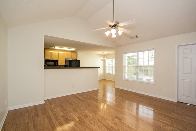 Building Photo - 40 Belltree Cir