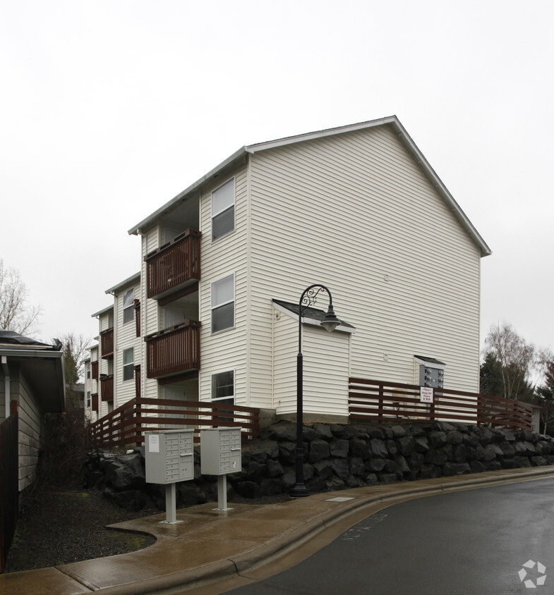 Building Photo - Loganberry Commons