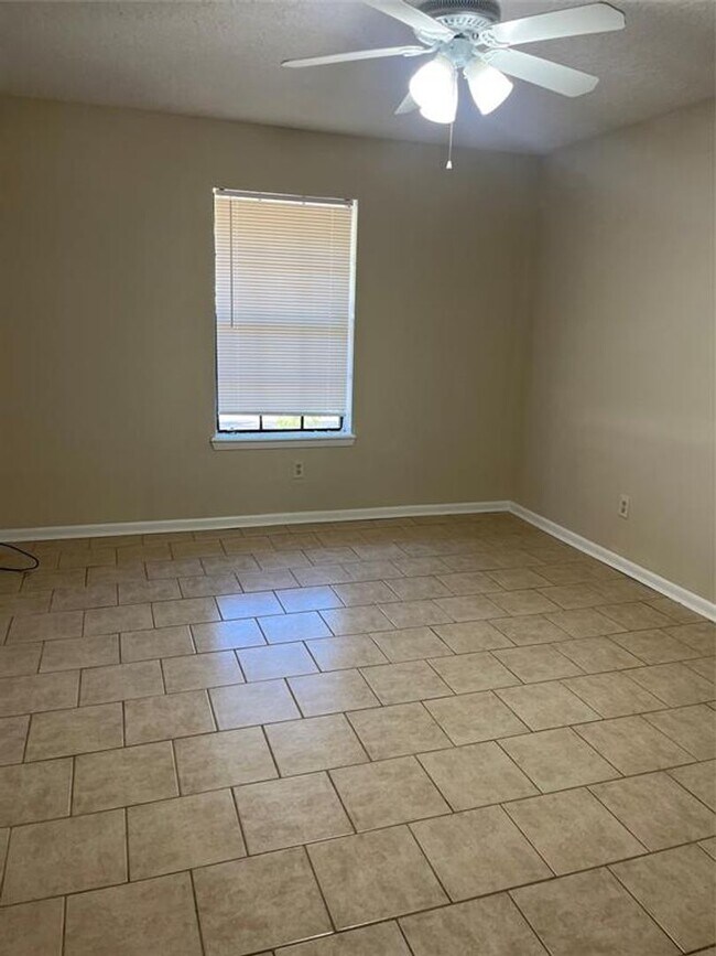 Building Photo - 3005 B Manor Lane; Huntsville, TX