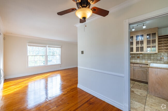 2 habitaciones, 1 baño - 76 m² - Comedor - 5025 Cahuenga Blvd