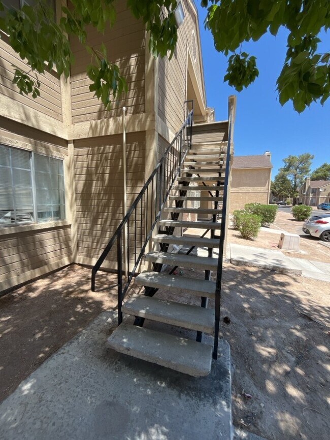 Building Photo - A stunning 2-bedroom, 1-bathroom rental pr...