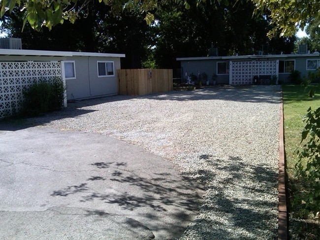 Building Photo - Anderson Oaks Apartments