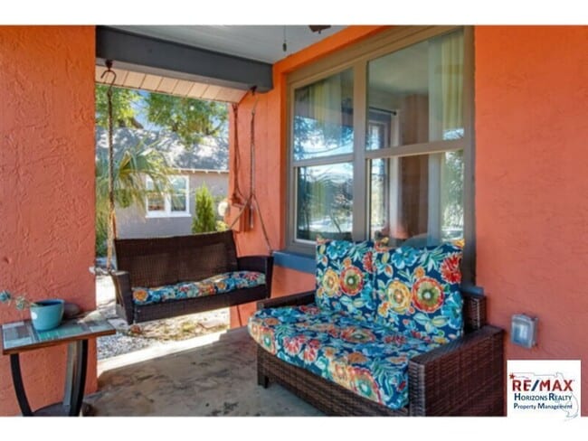 Foto del edificio - Wonderful Pensacola Cottage!  Half off the...