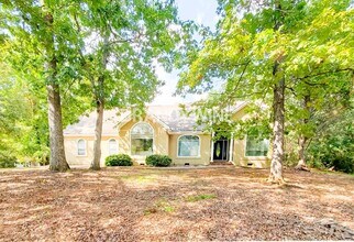 Building Photo - 657 McKenzie Cir