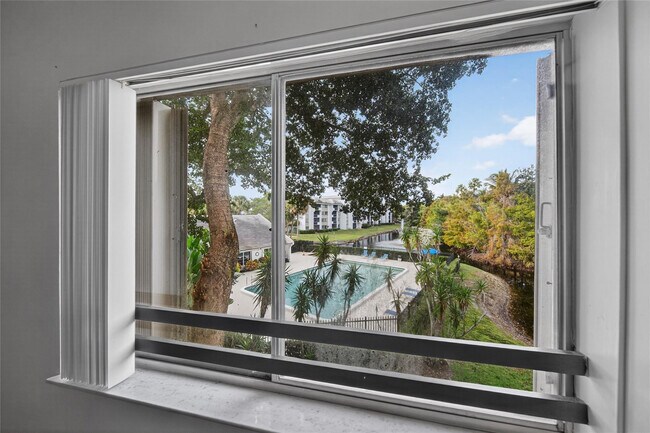 Foto del edificio - 711 N Pine Island Rd