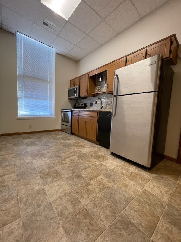 104 S 5th St Unit 104 South 5th Street Apt. D, Leavenworth, KS 66048