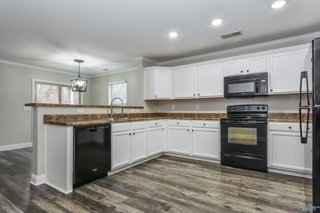 Building Photo - 139 Bermuda Lakes Dr