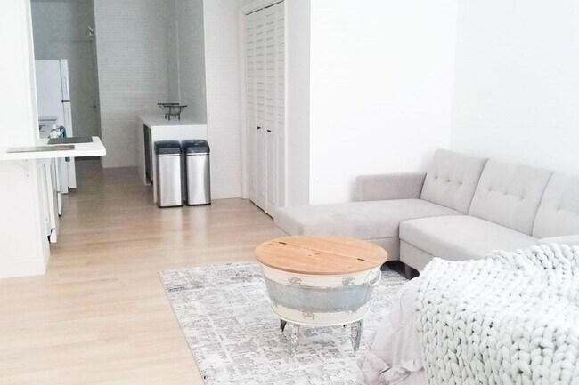 Building Photo - 119 S Swinton Ave