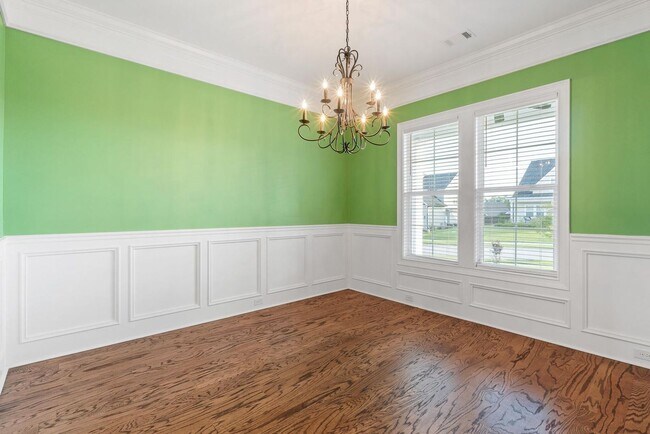 Building Photo - 3067 Rosewood Dr