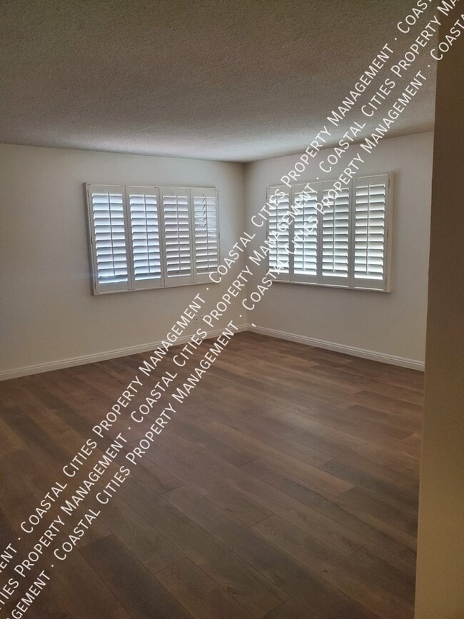 Foto del edificio - 371 Newport Ave