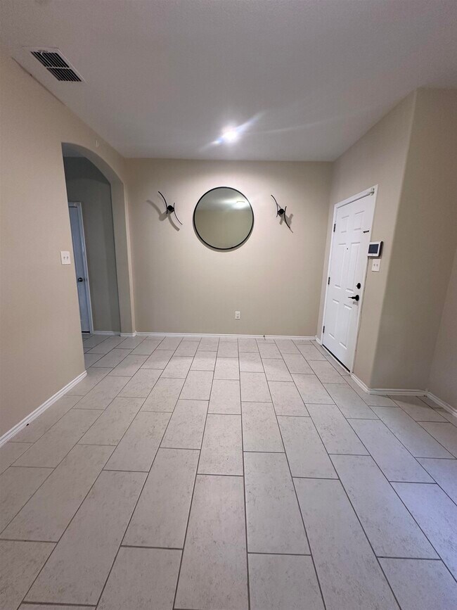 Building Photo - 5519 Shorthorn Dr