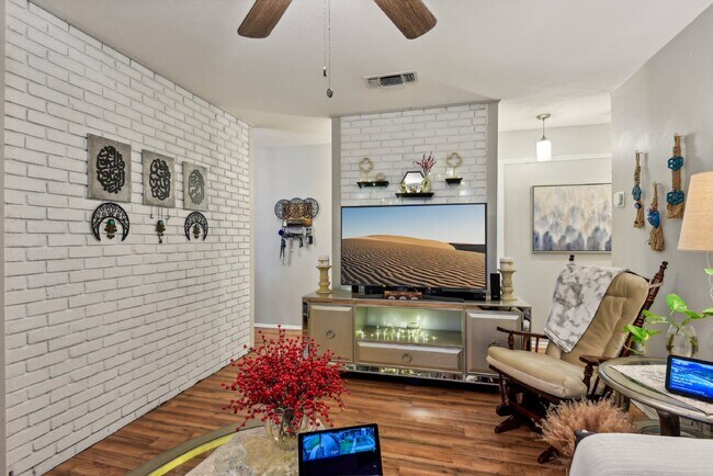 Foto del edificio - 1602 Lone Oak Ave