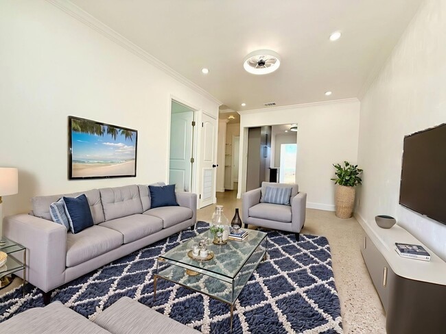 Building Photo - 748-750 Bethune St