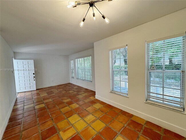 Building Photo - 2918 Bird Ave