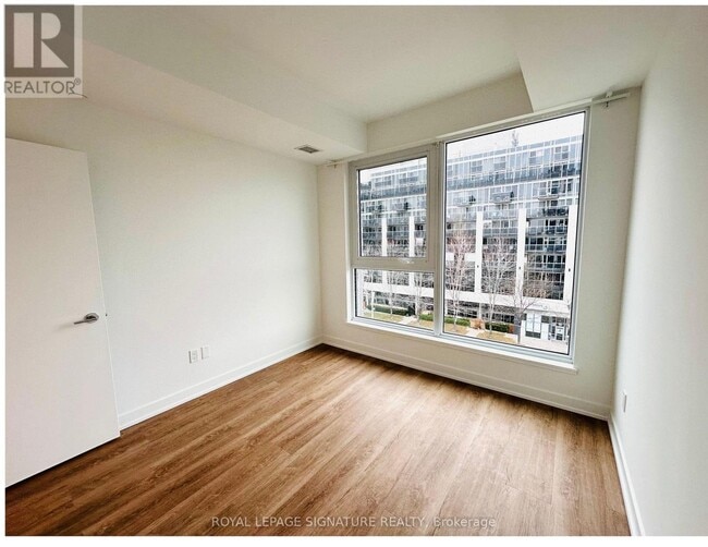 Building Photo - 1007 The Queensway