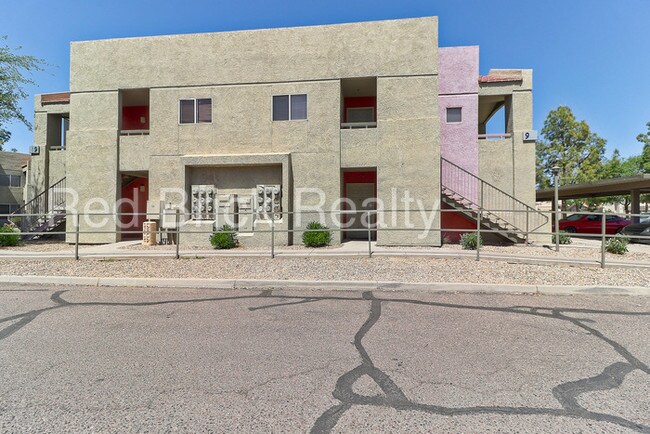 Building Photo - 1295 N Ash St