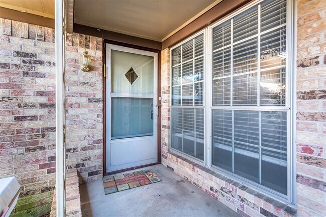 Building Photo - 8223 Lullwater Dr