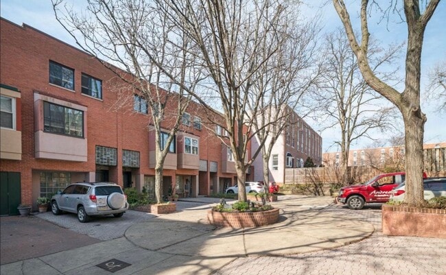 Building Photo - 2821 Parrish St
