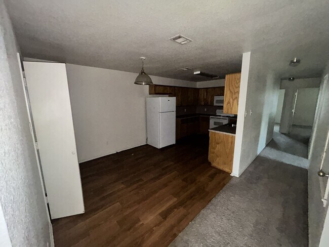 Building Photo - 2810 Alma Dr