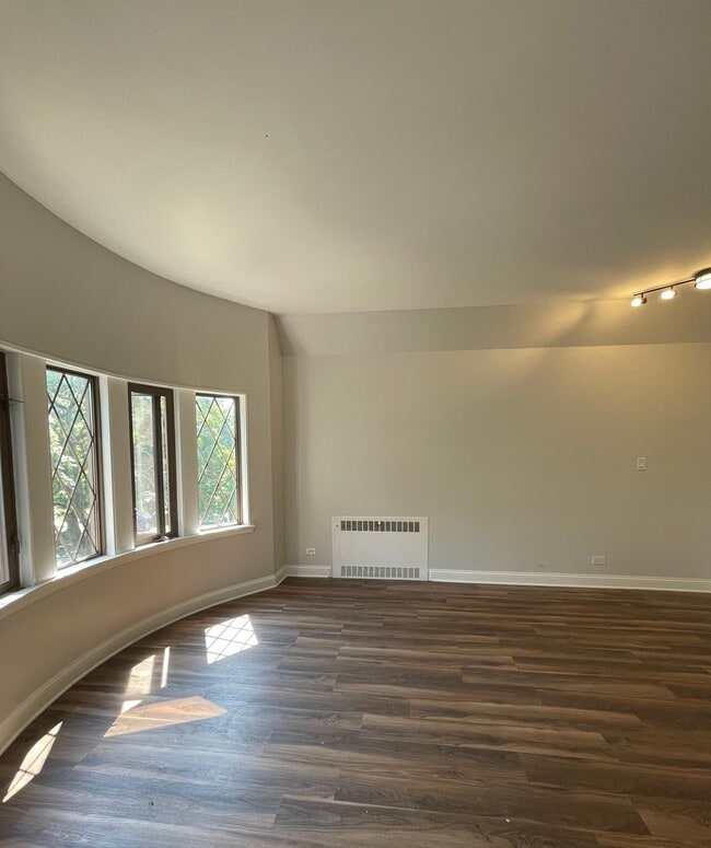 Building Photo - 2646 W Catalpa Ave
