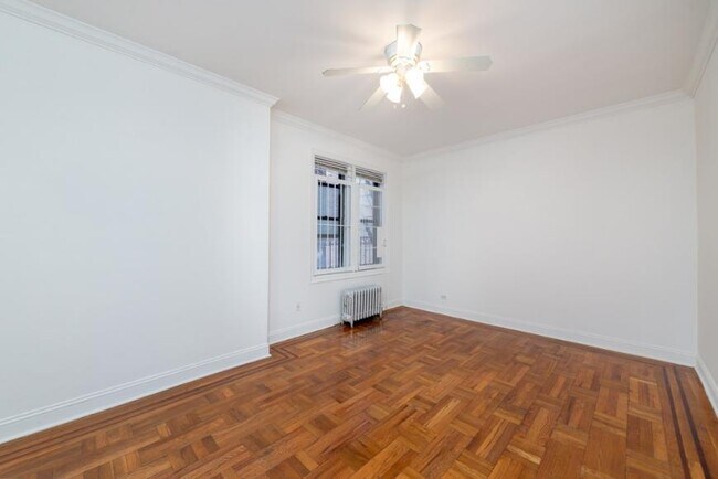 Building Photo - 1 bedroom in SUNNYSIDE NY 11104