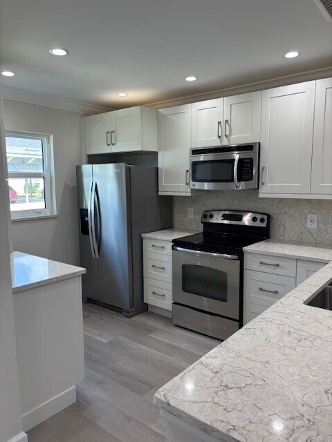 Kitchen - 6835 Sandtrap Dr