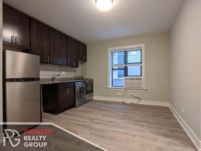 Building Photo - 437 W Belden