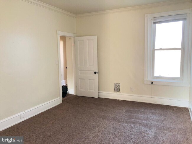 Foto del edificio - 227 W Chestnut St