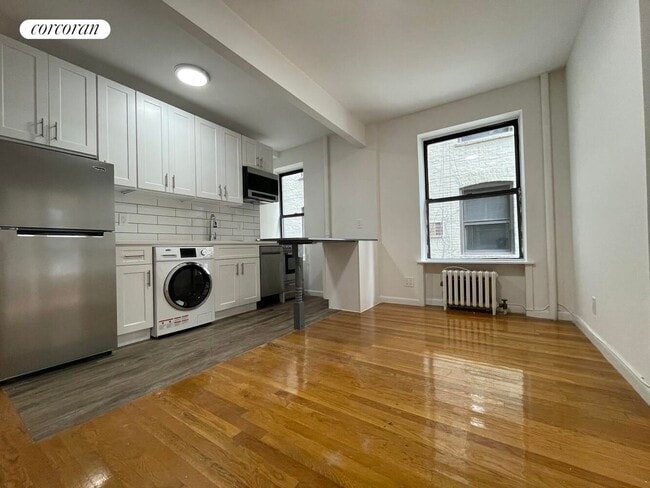 Building Photo - 542 E 82nd St