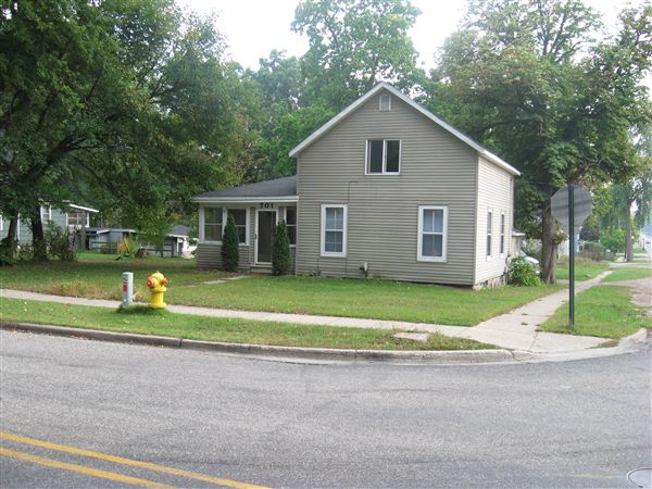 Building Photo - 701 E Main St