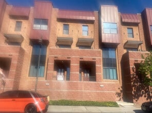 Building Photo - 305 S Wilson St