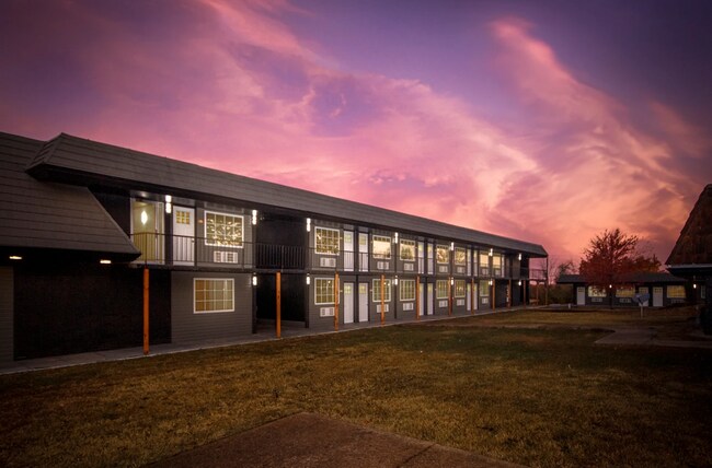 Building Photo - 1221 Millcreek Rd