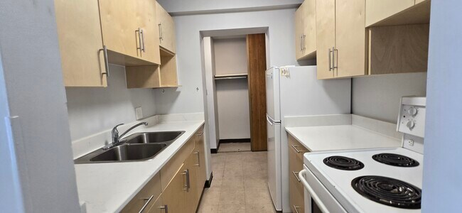 Photo du bâtiment - COZY 2BED/1BATH APARTMENT FOR SENIORS