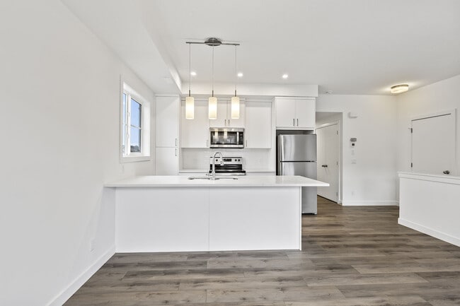 Building Photo - 167 Spring Creek Cmn SW