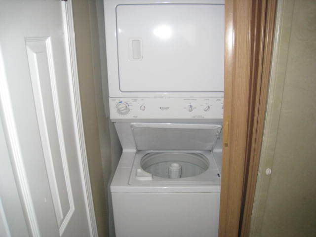 Building Photo - Awesome Two Bedroom City of Madison Condo!