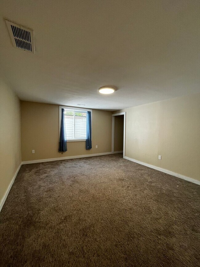 Foto del edificio - 3 bedroom, 2 bath house located on the Sunnyside of Kellogg, Idaho