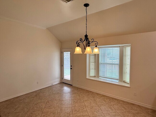 Foto del edificio - Inviting 3 Bed 2 Bath in Deer Creek Neighborhood