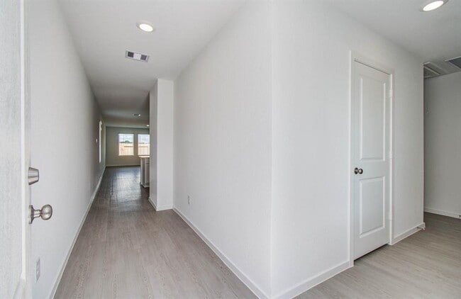 Building Photo - 5005 Gallant St