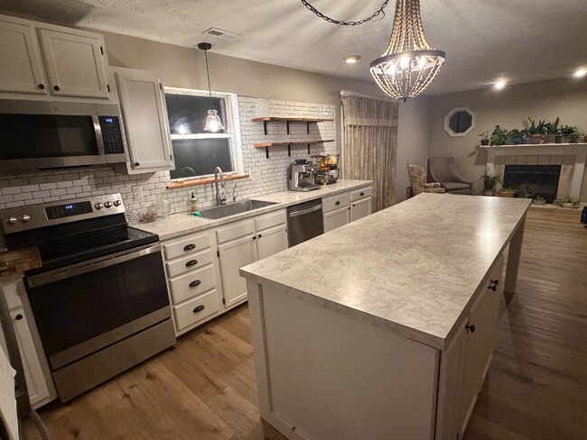 Foto del edificio - 6750 Wild Cherry Dr