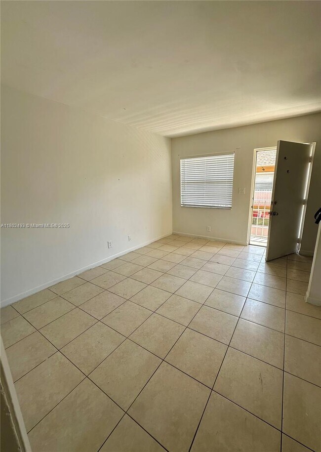Foto del edificio - 101 NE 41st St