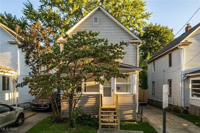 Building Photo - 312 Upland Ave