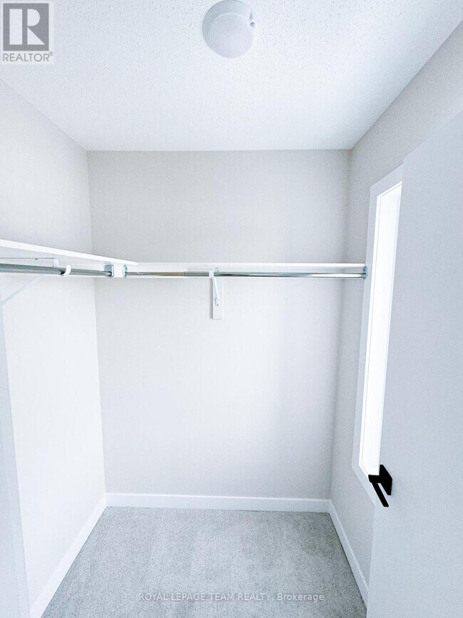 Photo du bâtiment - 331 Peninsula Rd