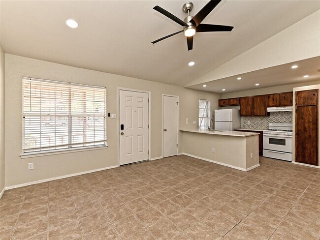 Foto del edificio - 1916 Gracy Farms Ln