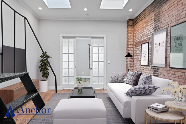 Foto del edificio - 208-214 E 25th St