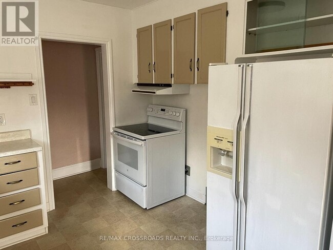 Building Photo - 64 Galbraith Ave